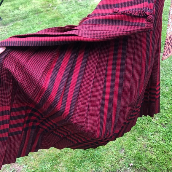Vintage KILT Red and Black Tartan  & Houndstooth Pleated Kilt - Picture 9 of 16